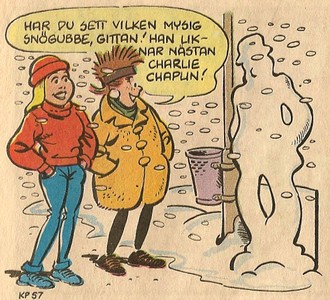 Uti vår hage av Krister Petersson - I väntan på vadå? (KP 57): Ett par tjejer får syn på en snögubbe som de tycker liknar Charlie Chaplin.